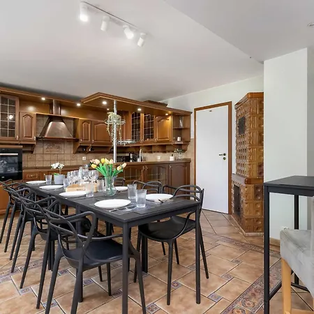 Lana With Parking And Terrace Near The In By Renters *