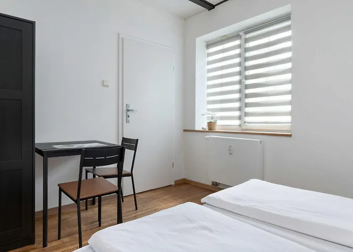 Dom wakacyjny Lana 6 Bedrooms With Parking And Terrace Near The In By Renters