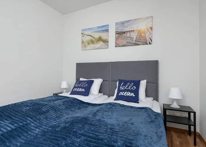 Dom wakacyjny Lana 6 Bedrooms With Parking And Terrace Near The In By Renters *