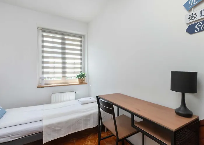 Dom wakacyjny Lana 6 Bedrooms With Parking And Terrace Near The In By Renters Sopot