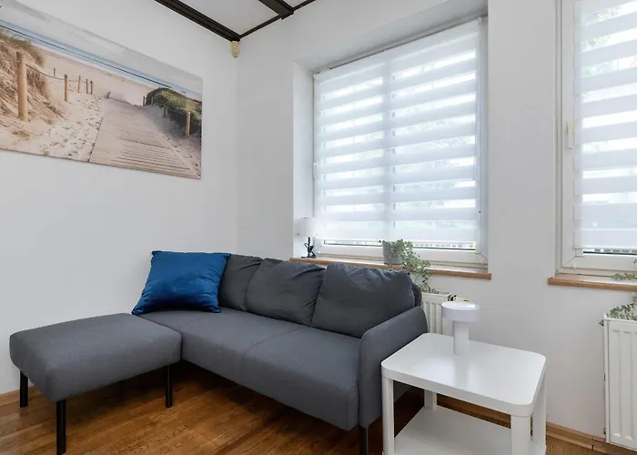 Dom wakacyjny Lana 6 Bedrooms With Parking And Terrace Near The In By Renters *