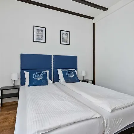 Hébergement de vacances Lana 6 Bedrooms With Parking And Terrace Near The In By Renters *