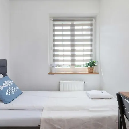 Lana 6 Bedrooms With Parking And Terrace Near The In By Renters Hébergement de vacances *