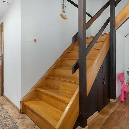 Hébergement de vacances Lana 6 Bedrooms With Parking And Terrace Near The In By Renters