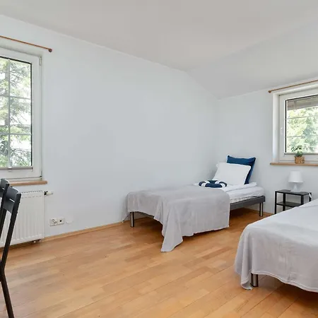 Lana 6 Bedrooms With Parking And Terrace Near The In By Renters Hébergement de vacances Sopot