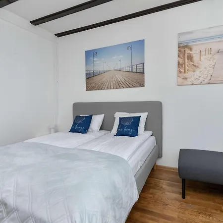 Lana 6 Bedrooms With Parking And Terrace Near The In By Renters Hébergement de vacances *