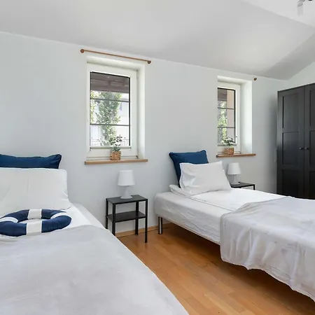 Lana 6 Bedrooms With Parking And Terrace Near The In By Renters Hébergement de vacances