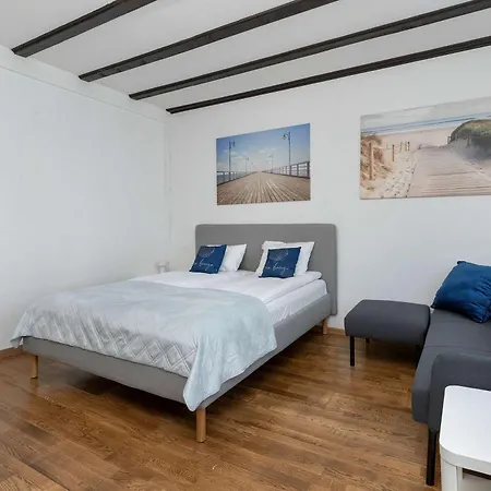 Lana 6 Bedrooms With Parking And Terrace Near The In By Renters Hébergement de vacances
