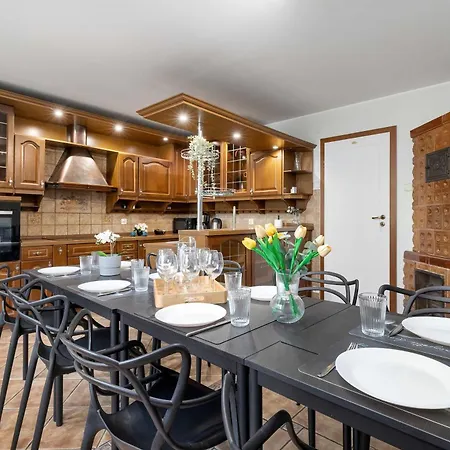 別荘 Lana 6 Bedrooms With Parking And Terrace Near The In By Renters *