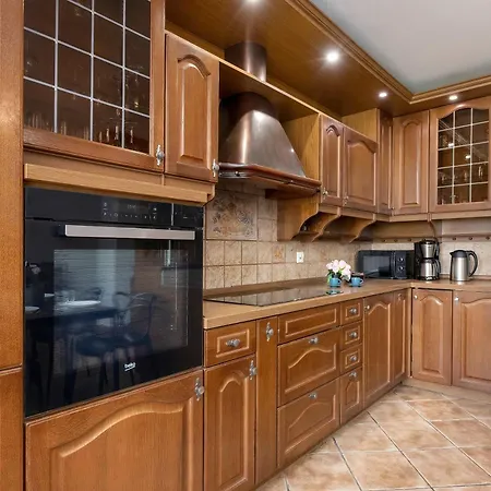 Lana 6 Bedrooms With Parking And Terrace Near The In By Renters Prázdninový dům *